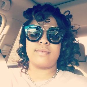 Meet your Posher, Danielle